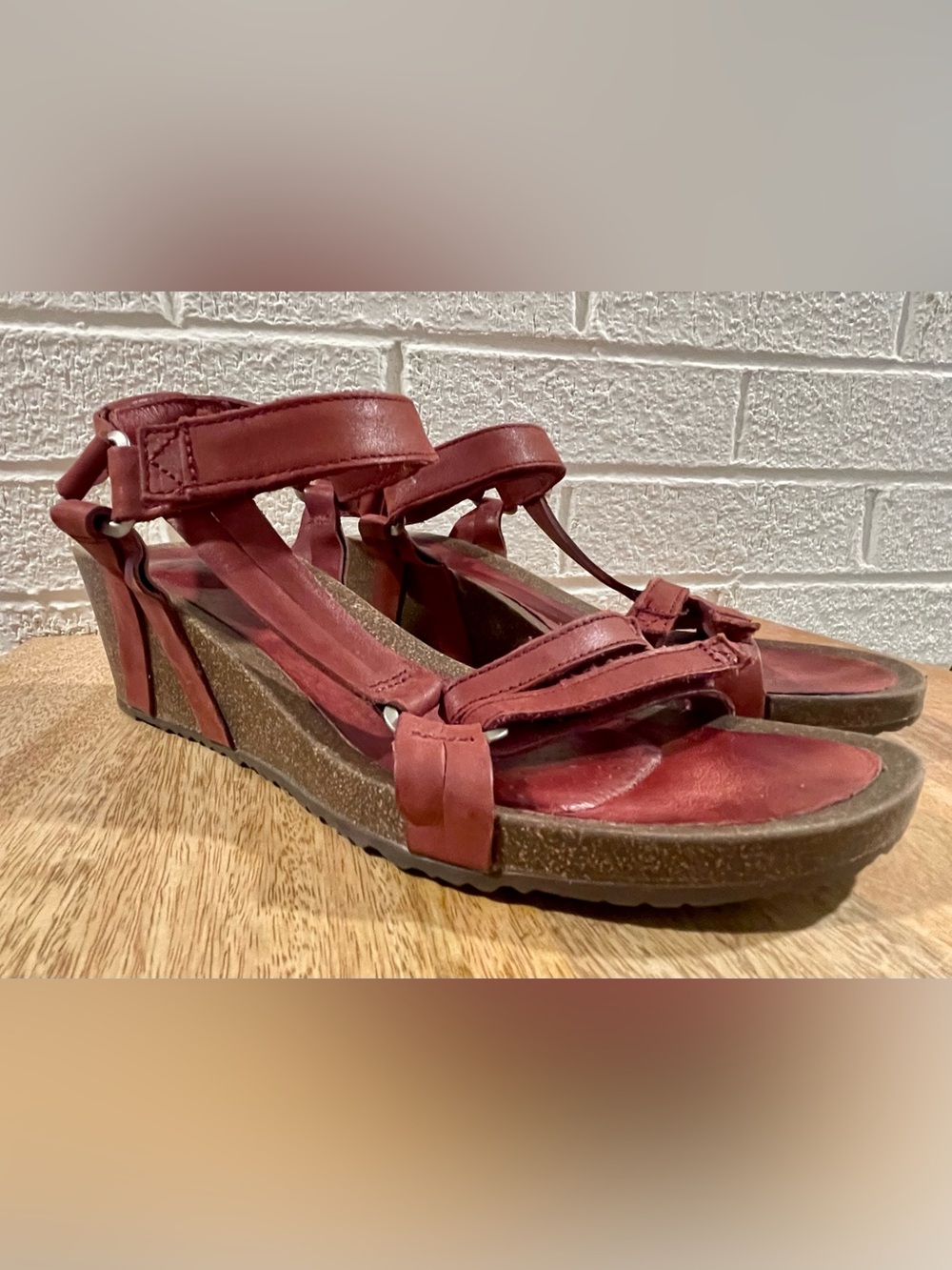 Teva Ysidro Strappy Wedge Sandal 1015119 Women’s 8.5 Burgundy Wine Leather